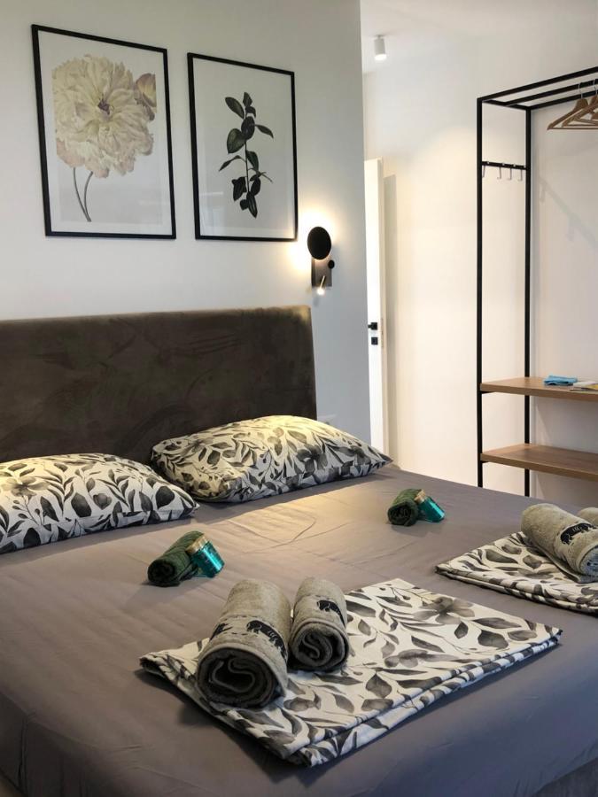 Omis - Private Ensuite Room With Balcony - Hotel Style Eksteriør bilde