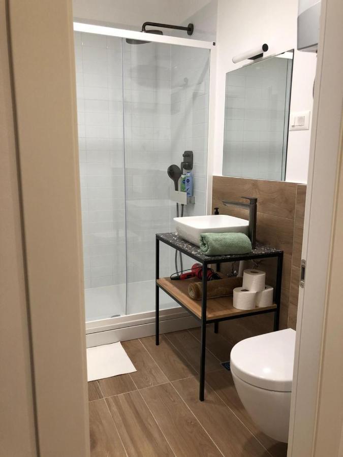 Omis - Private Ensuite Room With Balcony - Hotel Style Eksteriør bilde