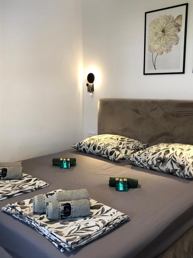 Omis - Private Ensuite Room With Balcony - Hotel Style Eksteriør bilde