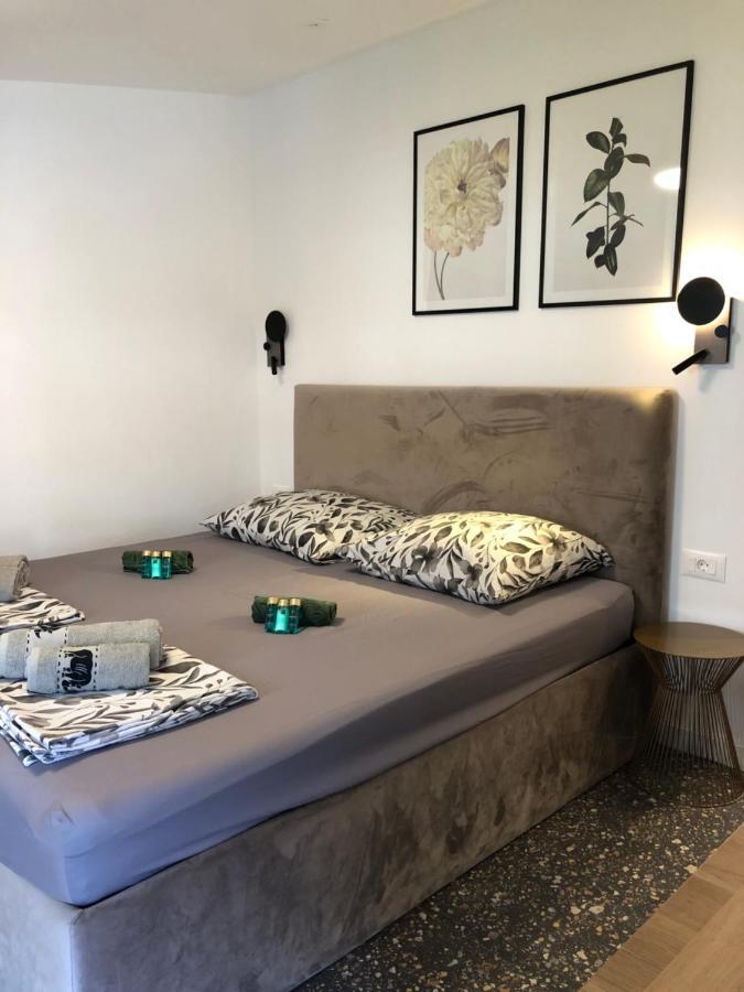 Omis - Private Ensuite Room With Balcony - Hotel Style Eksteriør bilde