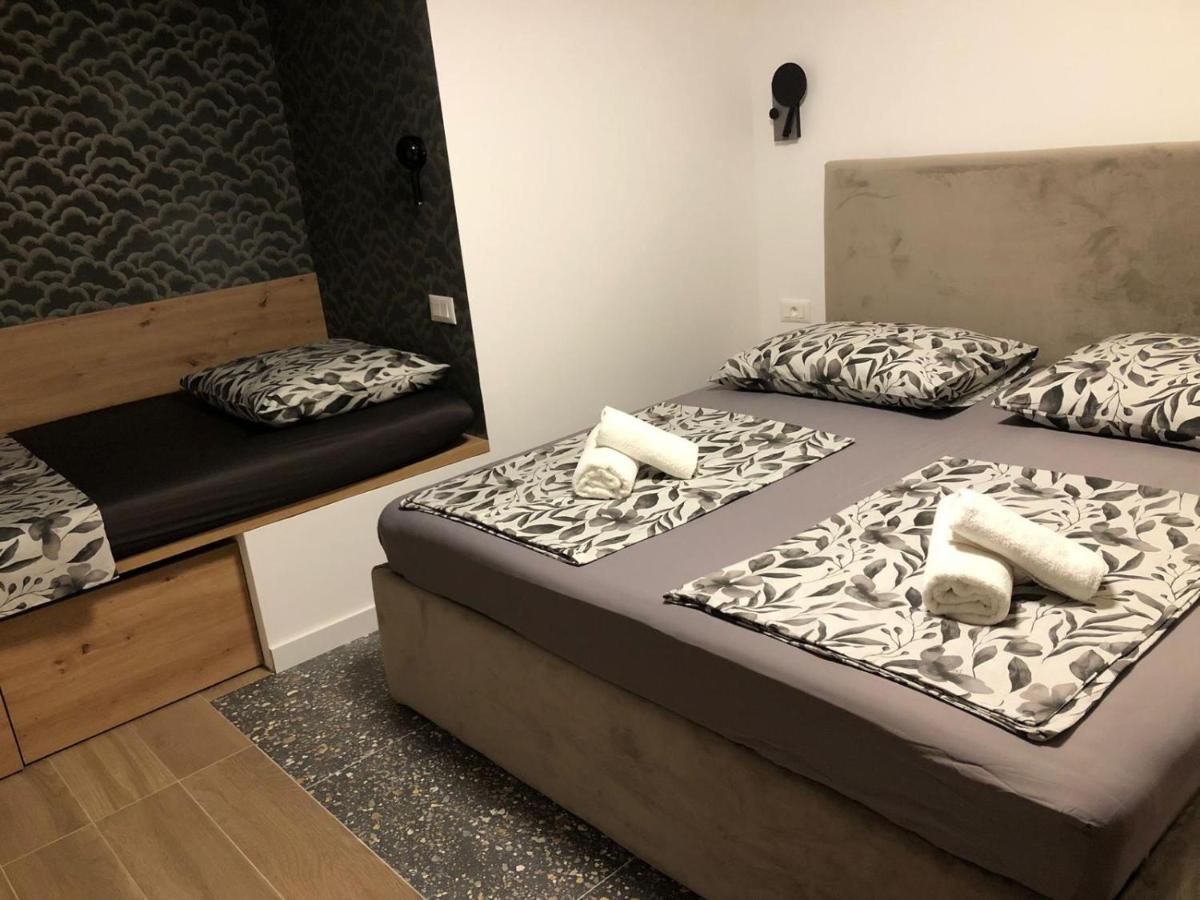 Omis - Private Ensuite Room With Balcony - Hotel Style Eksteriør bilde